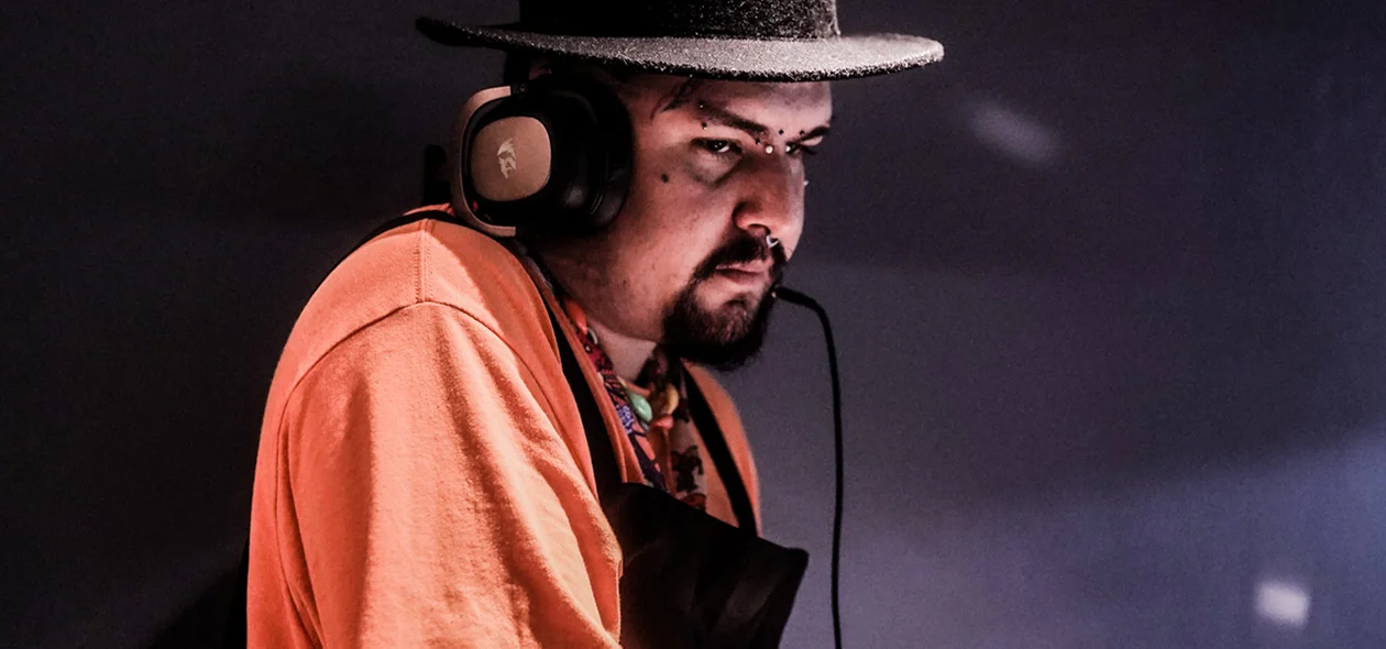 Dj animando a Festa