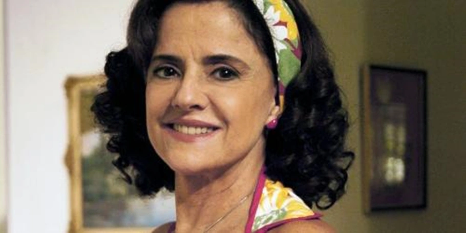 Dona Nenê, interpretada por Marieta Severo