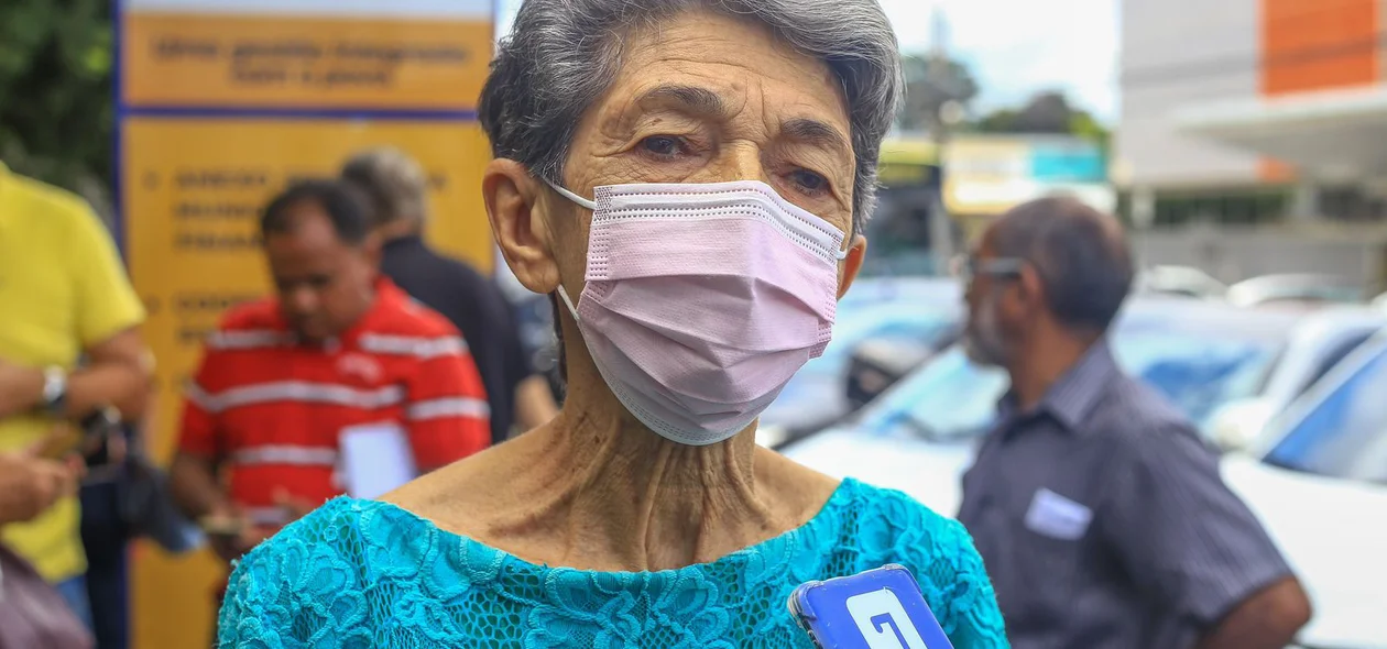 Dona Valquíria Saraiva, de 76 anos