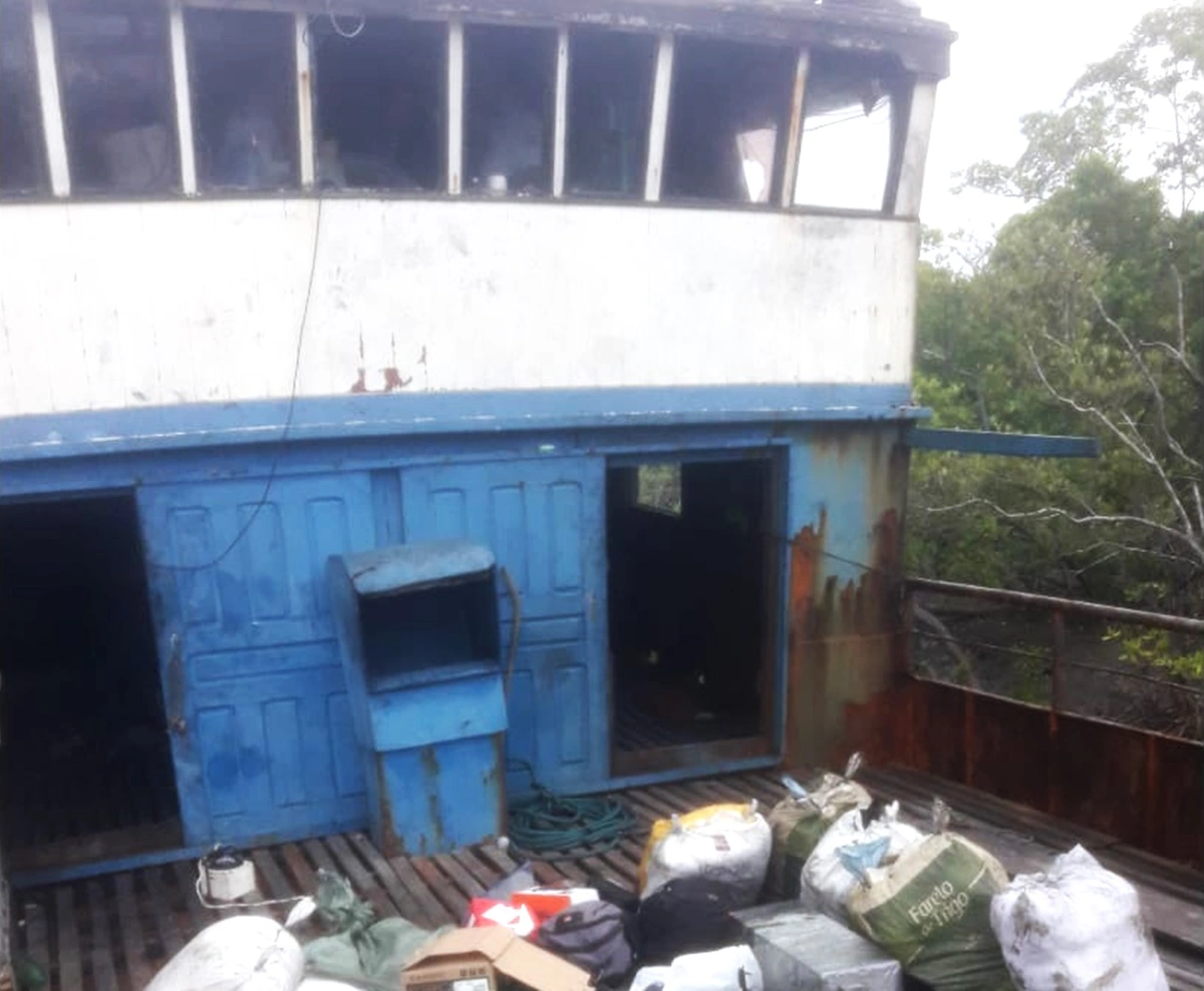Embarcação abordada pela Marinha do Brasil na fronteira marítima do Piauí com o Ceará