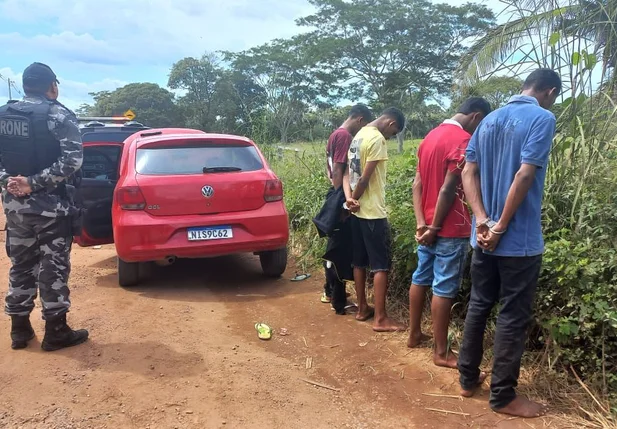 Entre os suspeitos estão dois menores de idade