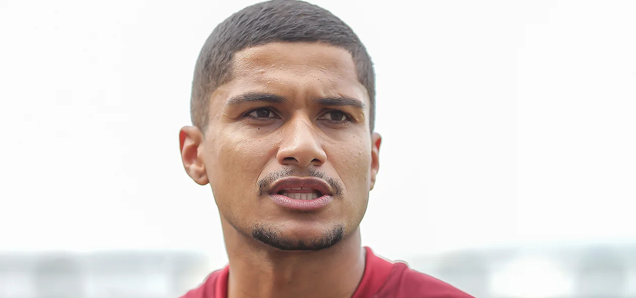 Wesley Sena, volante do Fluminense-PI
