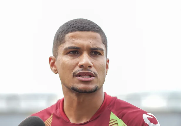 Wesley Sena, volante do Fluminense-PI
