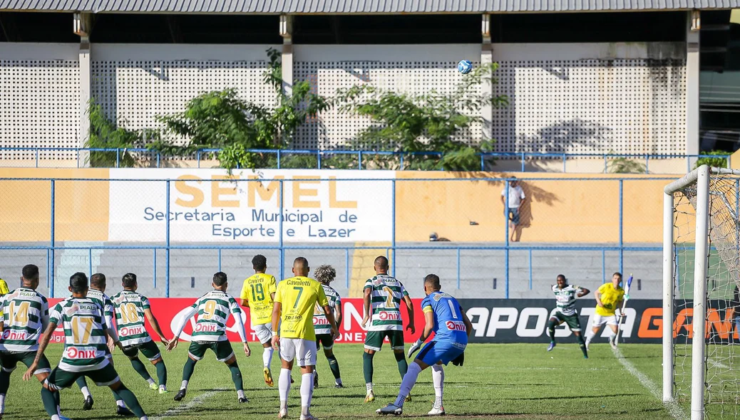 Escanteio perigoso do time do Ypiranga
