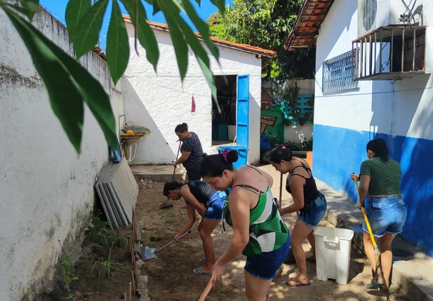 Escola Municipal Angelim e comunidade realizam dia D de limpeza