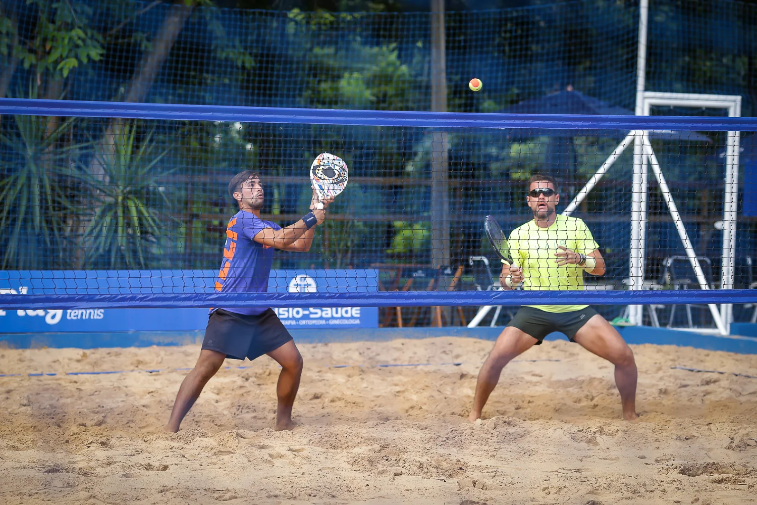 2º Torneio de Beach Tennis atrai 50 associados e familiares – AMPERJ