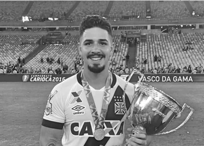 Ex-zagueiro do Vasco morre em acidente de carro