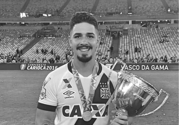 Ex-zagueiro do Vasco morre em acidente de carro