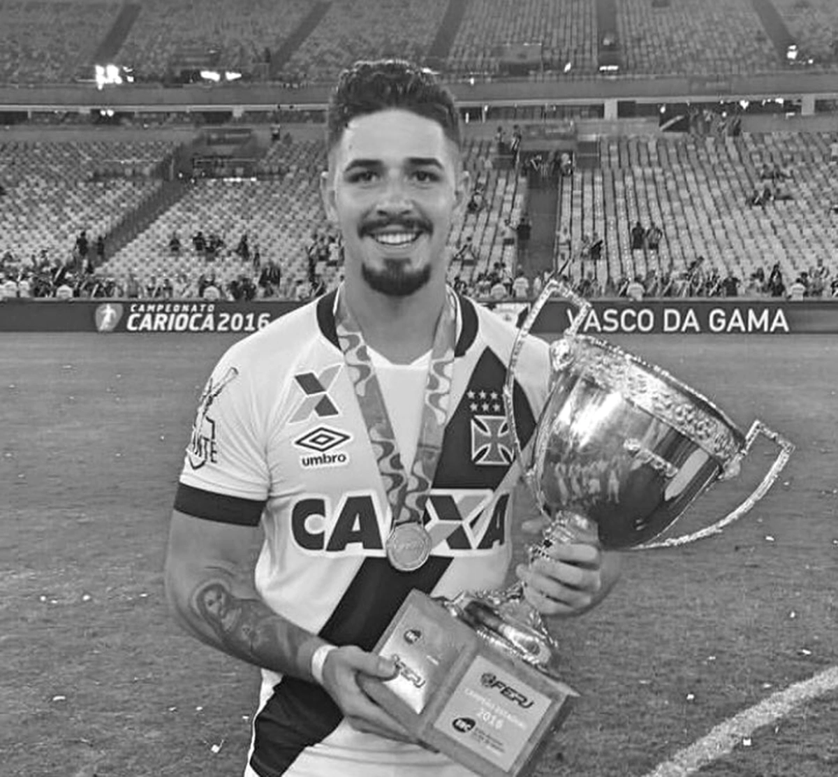 Ex-zagueiro do Vasco morre em acidente de carro