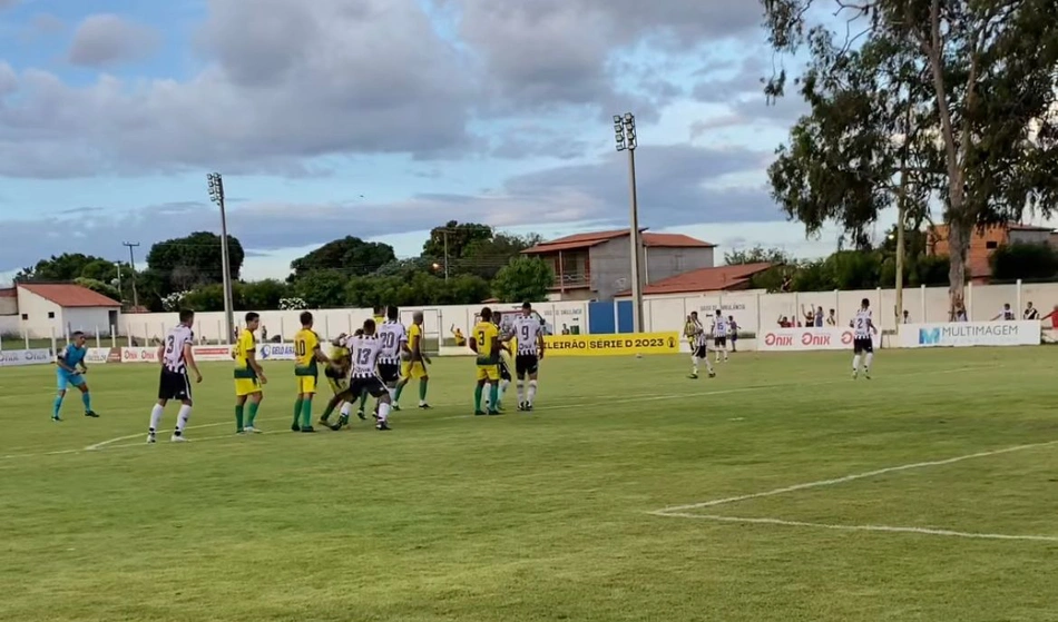 Fluminense-PI x Cordino pela Série D do Brasileiro