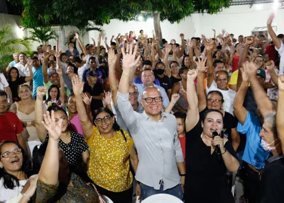Franzé Silva ao lado de membros do PMN