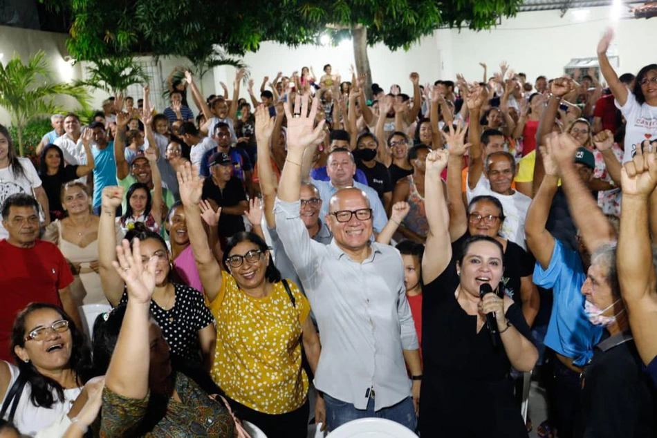 Franzé Silva ao lado de membros do PMN