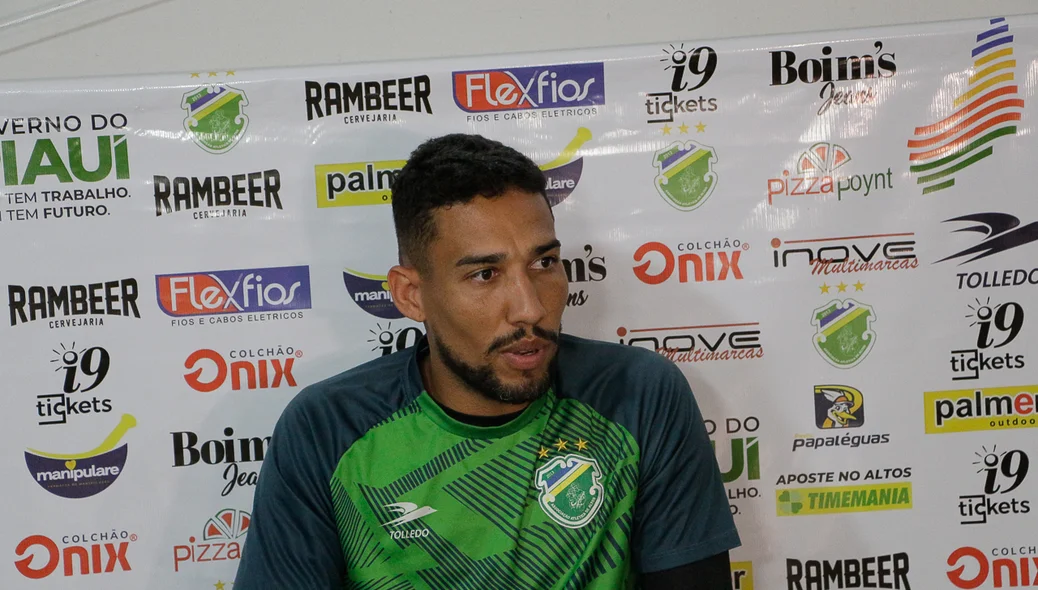 Goleiro Rafael Marian