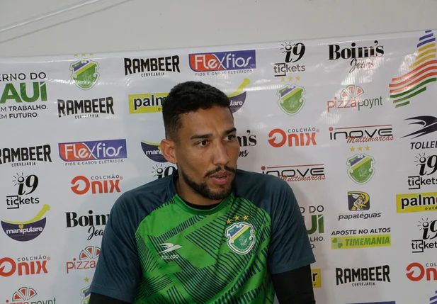 Goleiro Rafael Marian