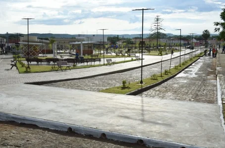 Governador inaugura maior praça pública do Piauí