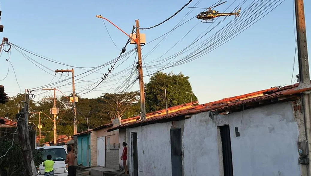 Helicóptero da PM durante operação na Vila Santo Afonso