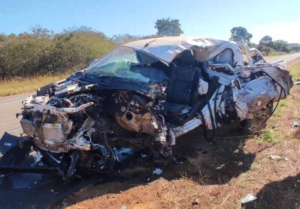 Hilux ficou completamente destruída