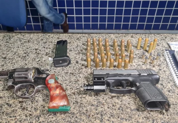 Ilícitos apreendidos em posse do faccionado em Parnaíba