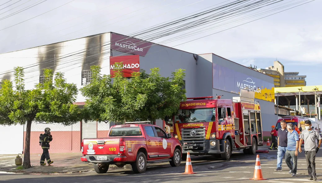 Incêndio de grandes proporções