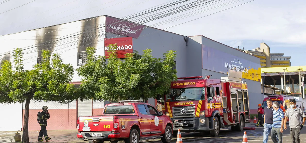 Incêndio de grandes proporções