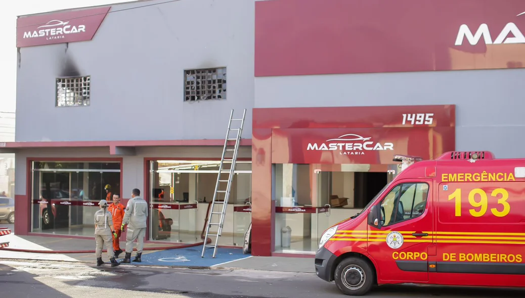 Incêndio de grandes proporções na empresa Mastercar