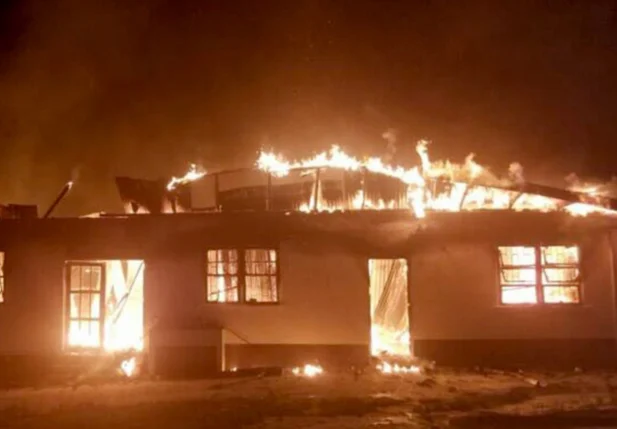 Incêndio em escola na Guiana