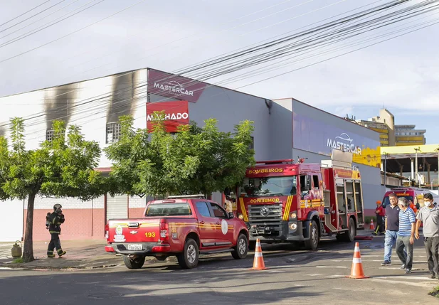Incêndio em loja no bairro Tabuleta