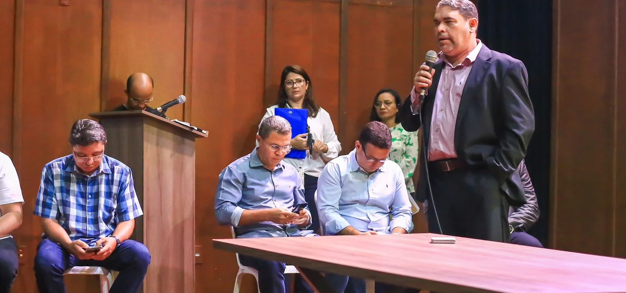 James Guerra durante seu pronunciamento