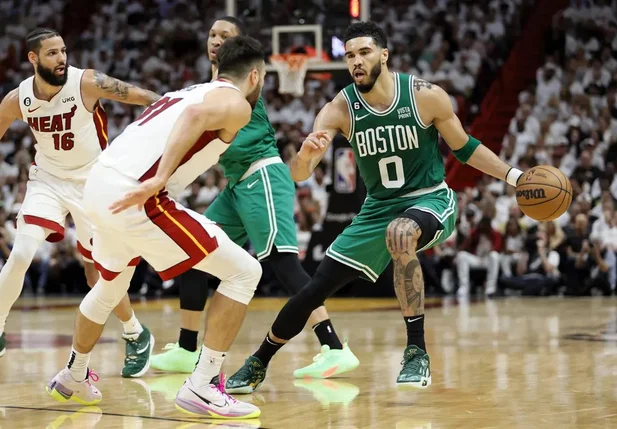 Heat atropela Celtics em casa e fica a uma vitória das finais da