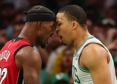 Jimmy Butler e Grant Williams estiveram no centro da série