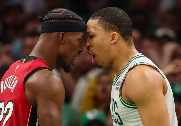 Jimmy Butler e Grant Williams estiveram no centro da série