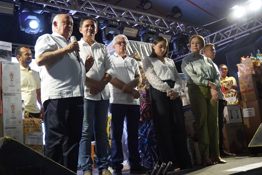 Julio Cesar participa de festa das Mães e do Trabalhador em Jatobá do Piauí