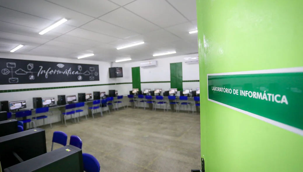 Laboratório de informática do Centro Estadual de Tempo Integral (Ceti) Prof. Pinheiro Machado