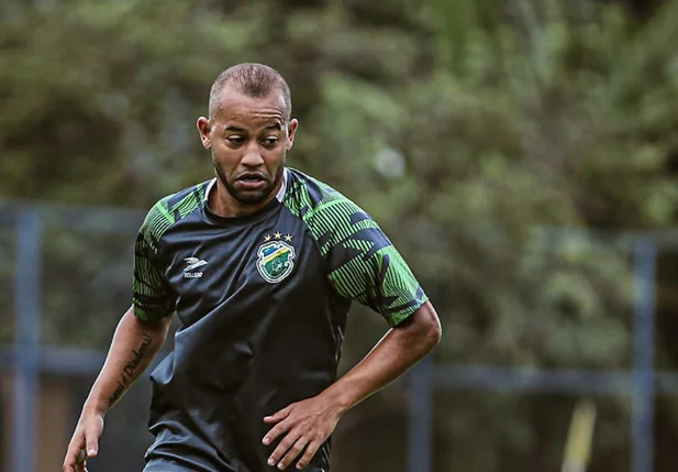 Lelê já está à disposição de Sérgio Soares