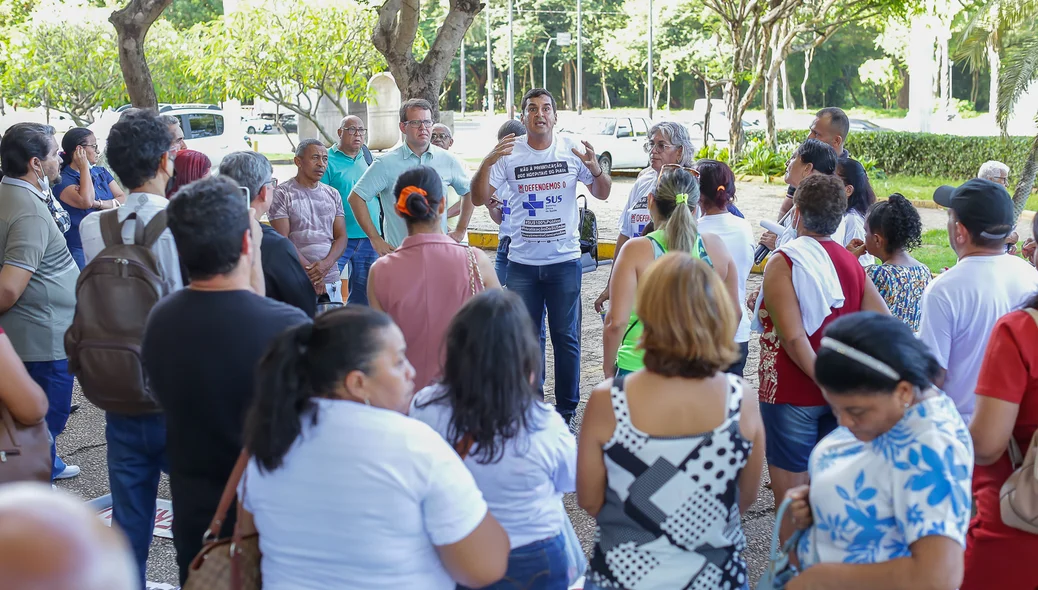 Manifestação aconteceu às 16h30, em frente à Alepi