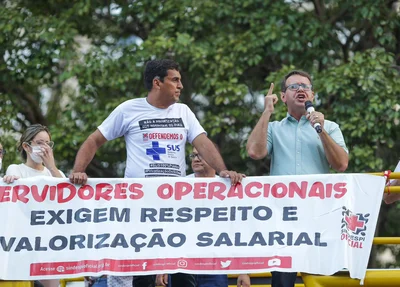 Manifestação de profissionais da Saúde em frente a Alepi