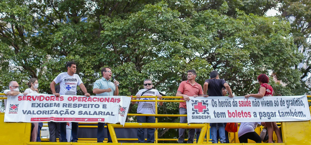 Manifestação de profissionais da Saúde em frente a Hotel Blue Trre