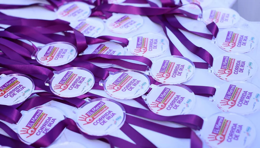 Medalhas distribuídas aos corredores ganhadores