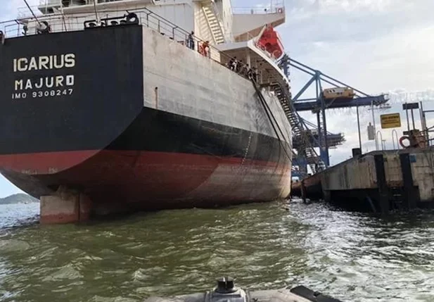 Mergulhadores são acusados de esconder droga em navios