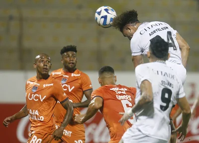 Mesmo tomando sufoco na segunda etapa, o Botafogo venceu o César Vallejo por 3 a 2