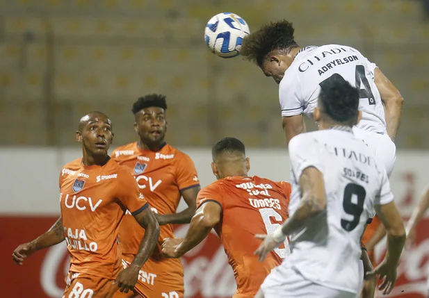 Mesmo tomando sufoco na segunda etapa, o Botafogo venceu o César Vallejo por 3 a 2