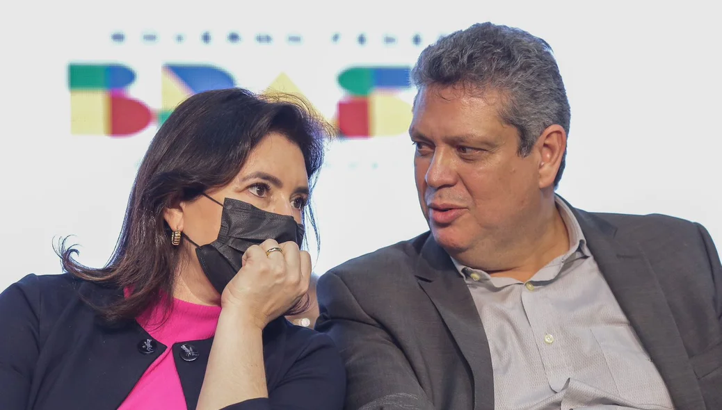 Ministra Simone Tebet ao lado do ministro Márcio Macêdo
