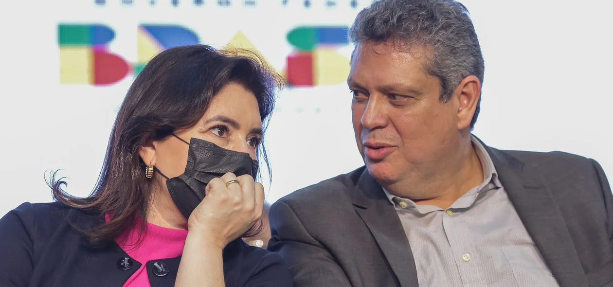 Ministra Simone Tebet ao lado do ministro Márcio Macêdo