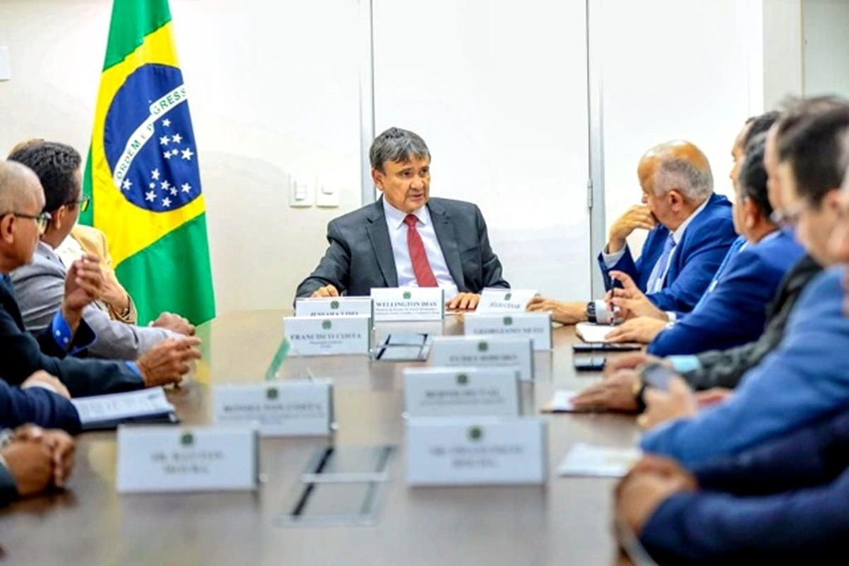 Ministro Wellignton Dias comparece em reunião com prefeito de Fronteiras, Eudes Ribeiro
