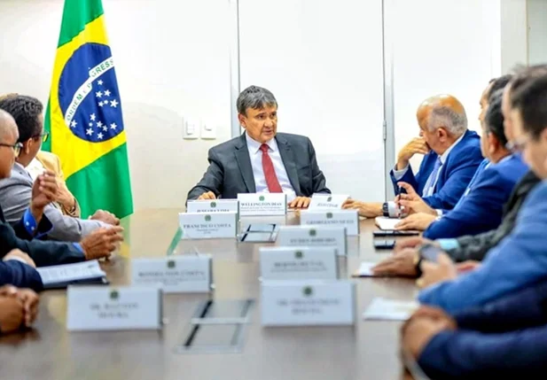 Ministro Wellignton Dias comparece em reunião com prefeito de Fronteiras, Eudes Ribeiro