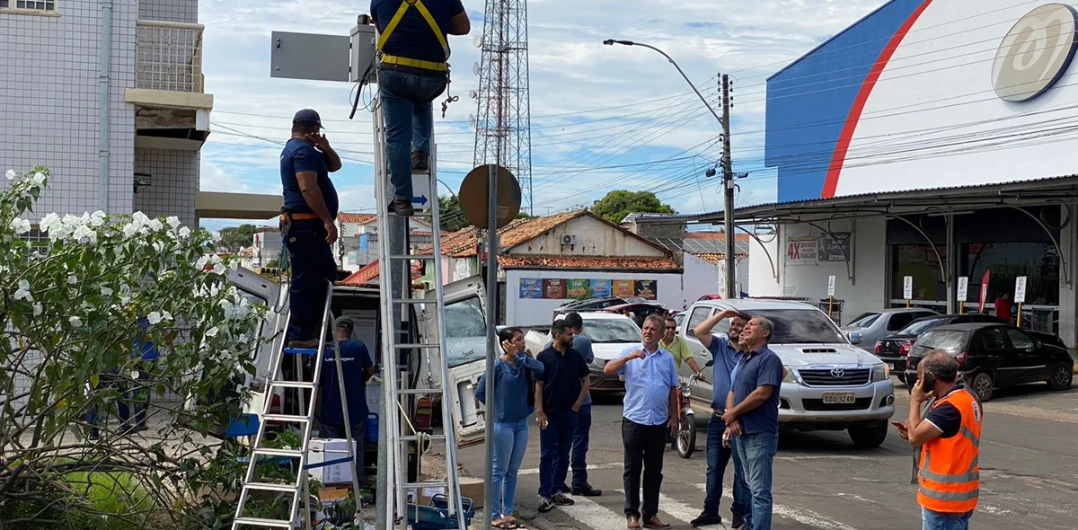 Momento em que as câmeras são instaladas