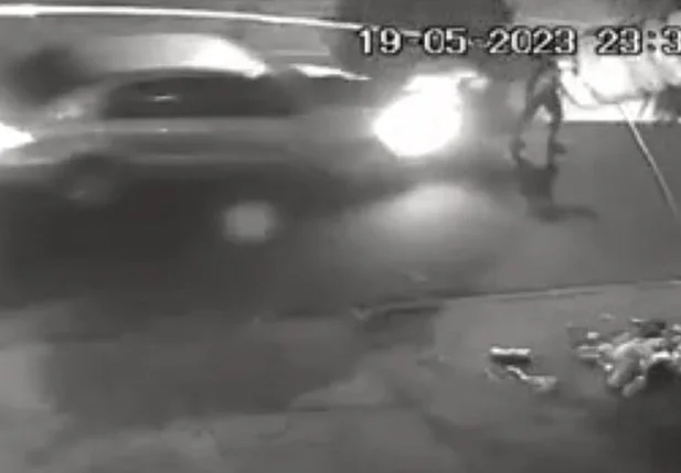 Momento em que catadora é atropelada em Curitiba