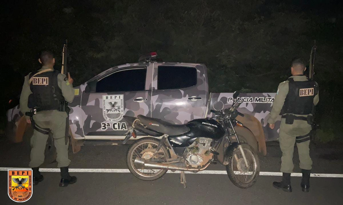 Motocicleta usada pelos criminosos foram apreendidas