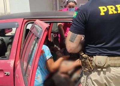 PRF ajuda mulher que entrou em trabalho de parto dentro do carro