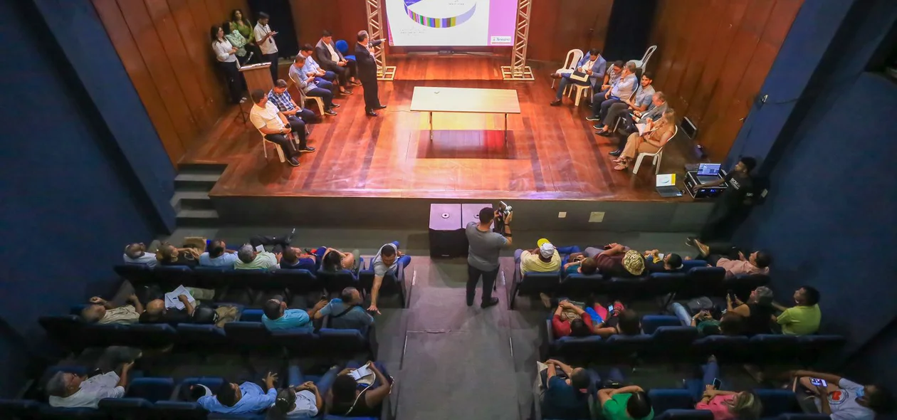 O evento aconteceu no palácio da música